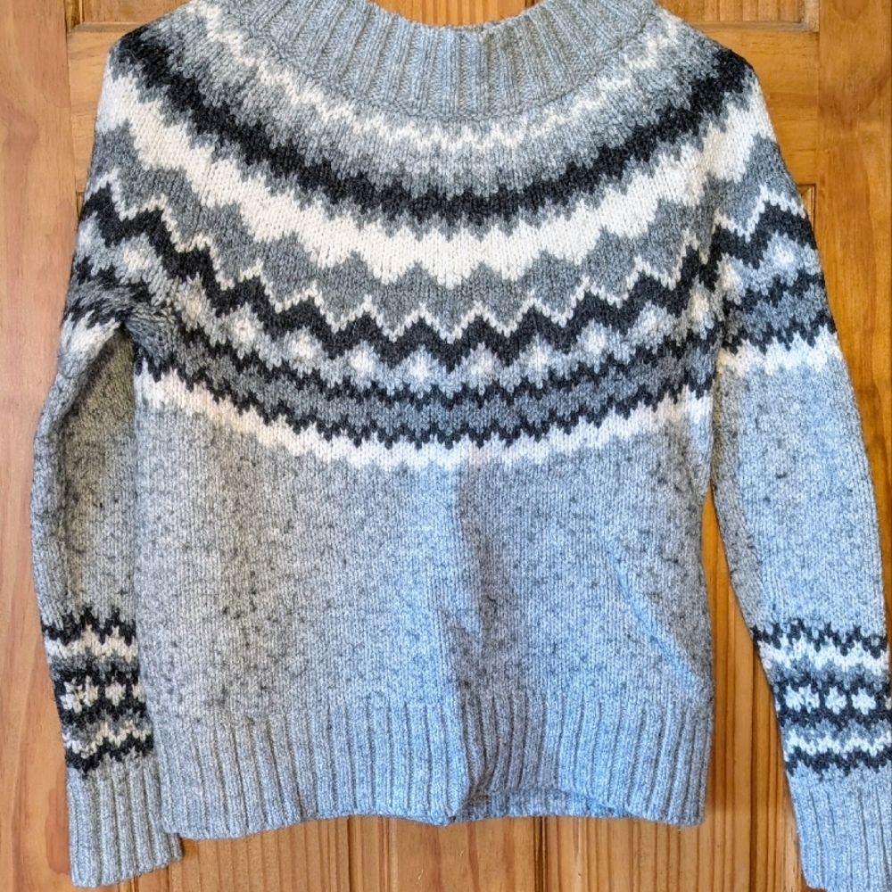 Banana Republic Cozy Gray Patterned Sweater